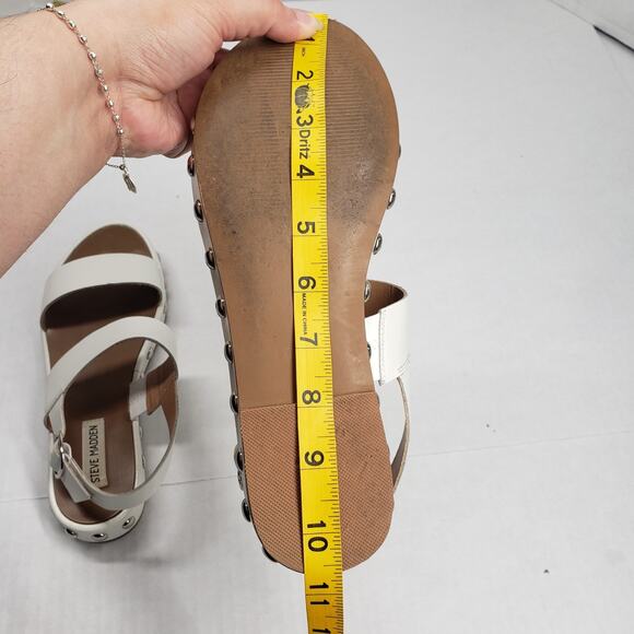 Steve Madden Sandals Women 9 White Studded Leather Vacation Goth Preppy Flatform - Picture 14 of 16